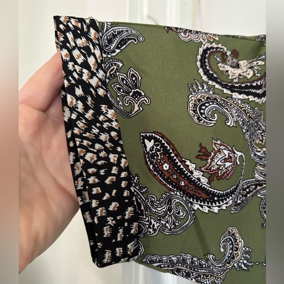 Entro Green Paisley & Animal Print Double V-Neck Short Sleeve Dress w/Tie Back - Picture 4 of 7